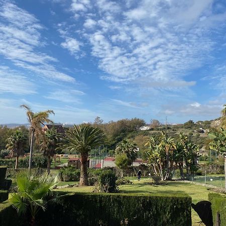 Bahia De Casares Apartment Естепона Екстериор снимка