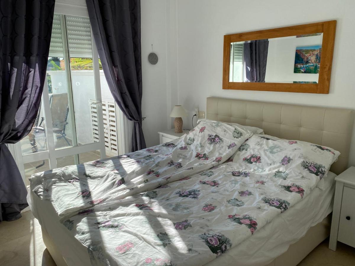 Bahia De Casares Apartment Естепона Екстериор снимка