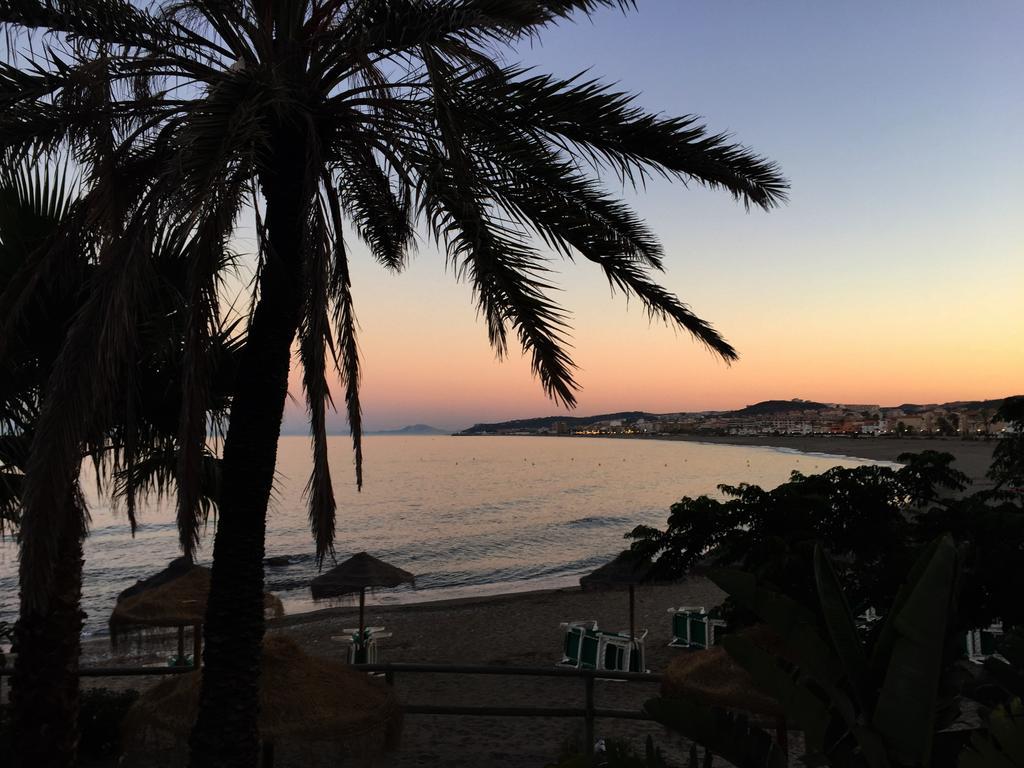 Bahia De Casares Apartment Естепона Стая снимка
