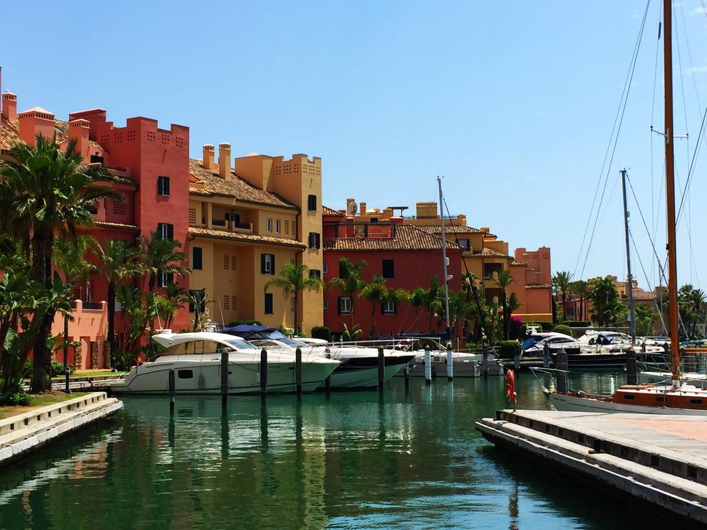 Bahia De Casares Apartment Естепона Стая снимка