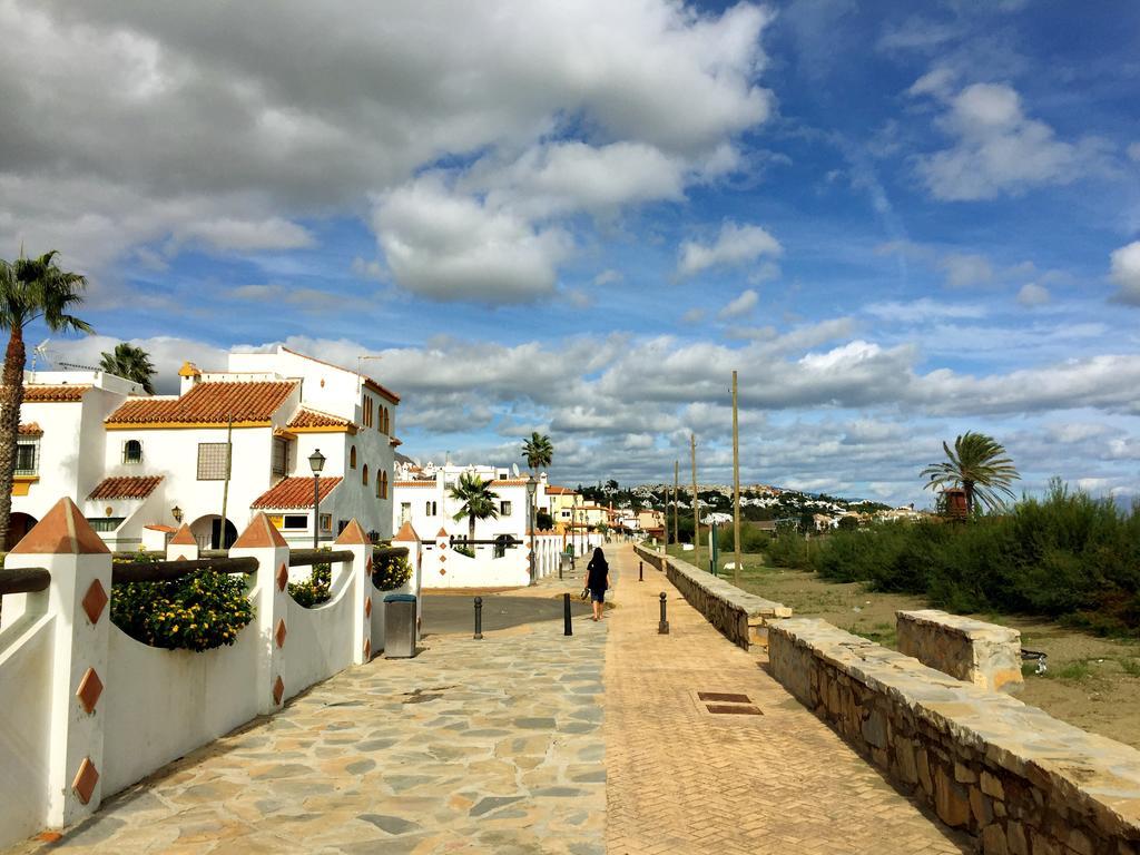 Bahia De Casares Apartment Естепона Стая снимка