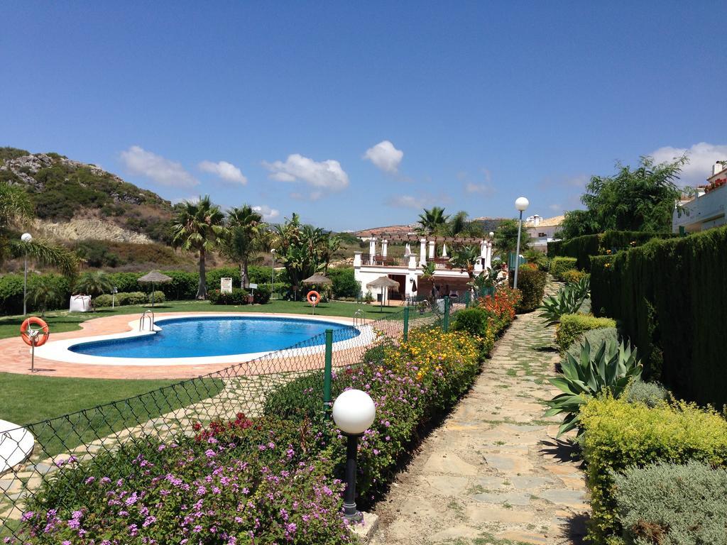 Bahia De Casares Apartment Естепона Стая снимка