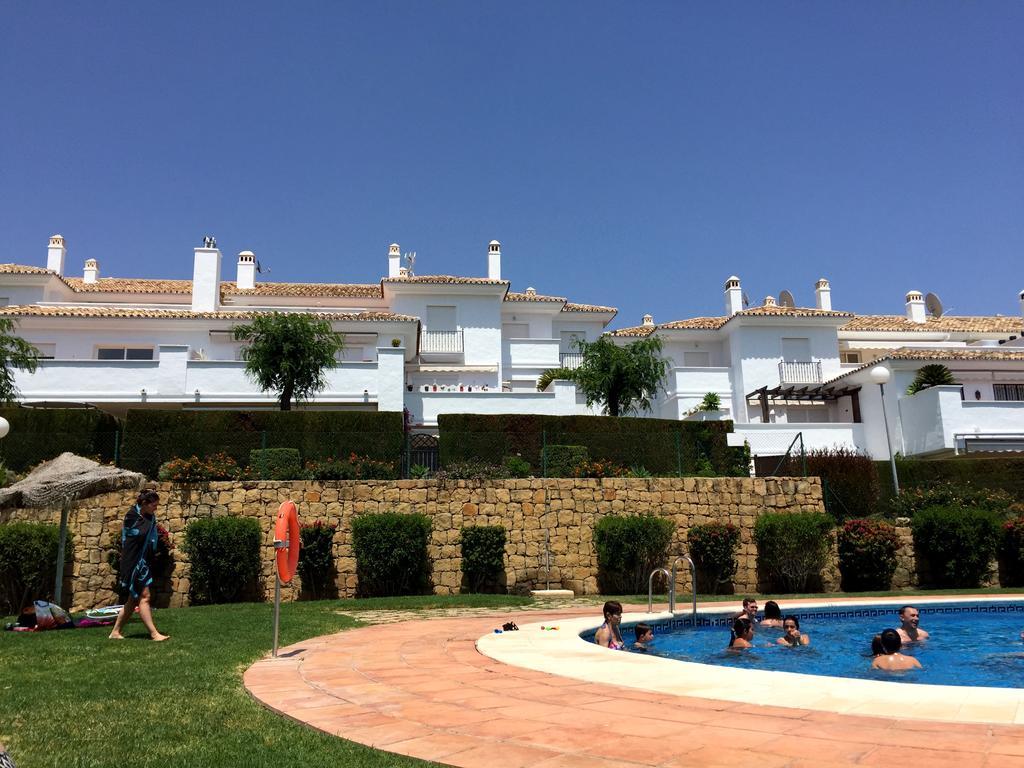 Bahia De Casares Apartment Естепона Екстериор снимка